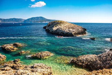 Bisevo, Hırvatistan. Dalmaçya 'nın en büyük turistik yerlerinden birine sahip güzel ada 