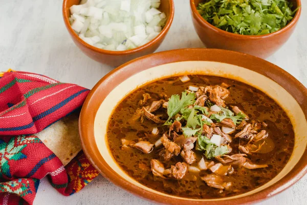 Birria Res Sobre Una Mesa Blanca Con Todos Los Ingredientes —  Fotos de Stock