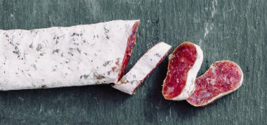 Fuet, İspanya 'nın Barselona şehrinden geleneksel bir tapadır.