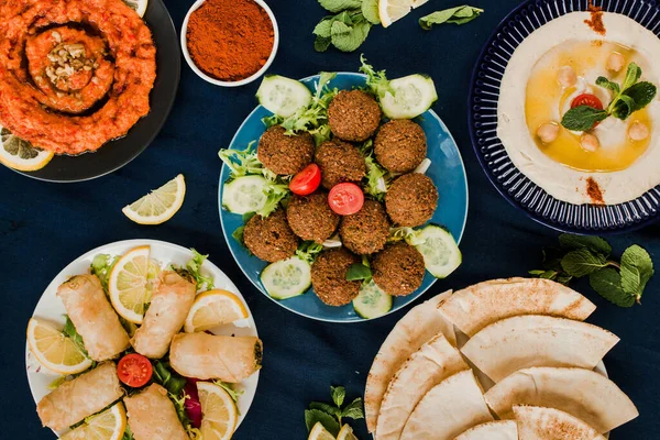 Muhammara Falafel Humus Pide Ekmeği Vegan Arap Yemeği — Stok fotoğraf