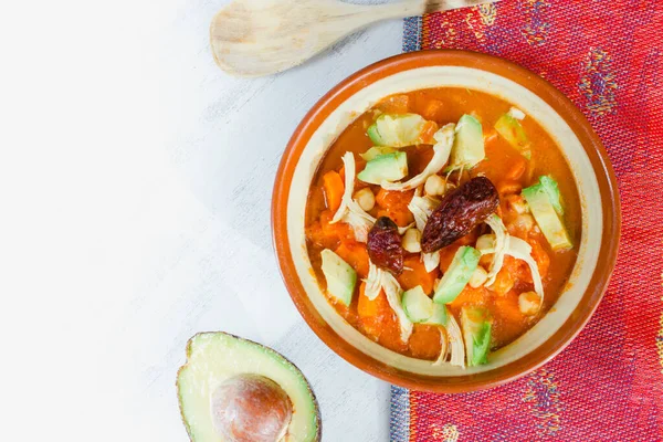 Sopa Tradicional Mexicana Caldo Tlalpeno Con Copyspace Izquierda —  Fotos de Stock