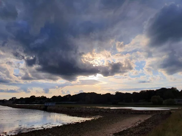 Ciemne Chmury Burzowe Nadciągają Nad Plażą Bembridge Wyspie Wight — Zdjęcie stockowe