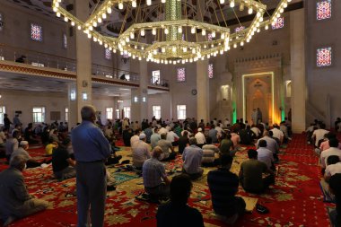 Mardin-Hindi-26-06-2020 Coronavirus işlemi sırasında cuma namazı kılındı.