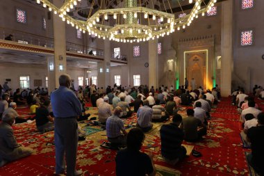 Mardin-Hindi-26-06-2020 Coronavirus işlemi sırasında cuma namazı kılındı.