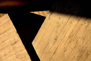 Gün batımında taş geometrik yapı. Doku.