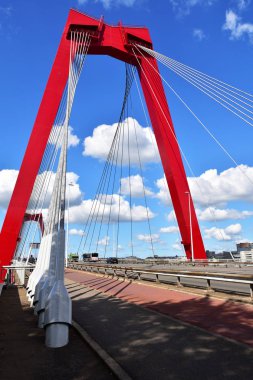 Rotterdam, Hollanda - 2 Eylül 2019: Nieuwe Maas nehri üzerinde Willemsbrug. Yakın plan..