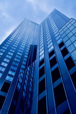 Rotterdam, Hollanda - 7 Eylül 2019: Deloitte Rotterdam Binası. Alt görünüm.