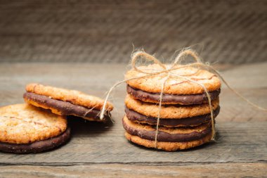 çikolatalı lezzetli bisküviler.