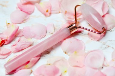 Gül kuvars silindiri, sert cilt için kırışıklık önleyici güzellik tedavisi