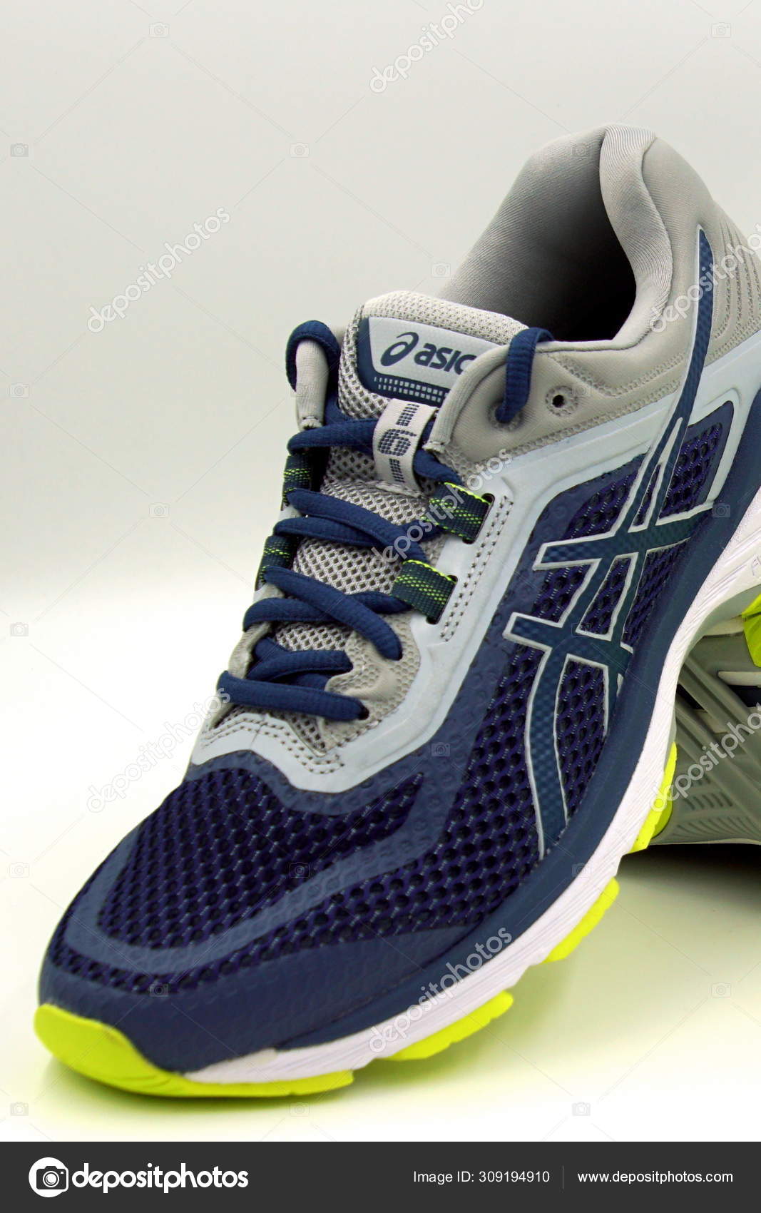 Kobe Japan September 2019 New Asics 2000 Running Shoe – Stock Editorial Photo © jarretera #309194910