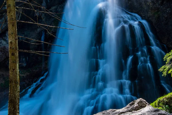 Langzeitbelichtungswasserfall — Stockfoto