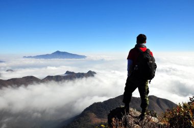 Ki Quan San, Vietnam 'daki en yüksek 4. dağcı, dağların tepesinde, dağların tepesinde.