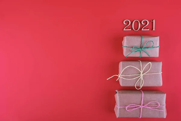 Bir Noel ağacı, havai görünümü şeklinde Noel hediye kutuları konmuş