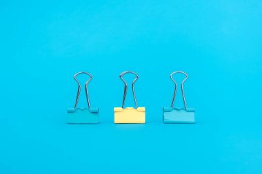 Yaratıcı fikri kabul et, farklı ol, çözüm kavramı.