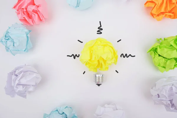 Tvůrčí Nápad Inspirace Nová Myšlenka Inovativní Koncept Zmačkanou Papírovou Žárovkou — Stock fotografie