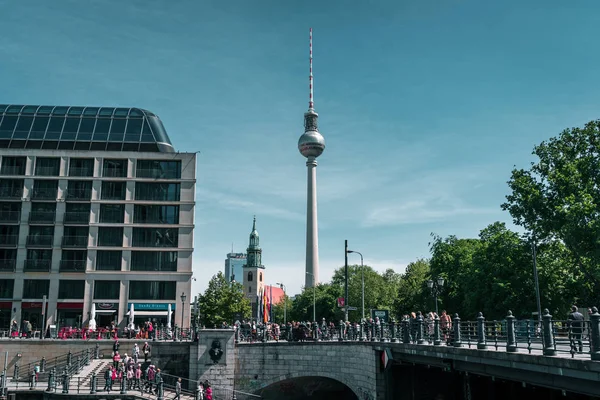 Berlín Německo Květen 2019 Televizní Věž Berlín Mezi Budovami Města — Stock fotografie