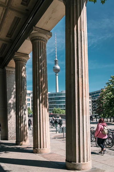 Berlim Alemanha Maio 2019 Vista Incrível Torre Entre Colunata Ilha — Fotografia de Stock
