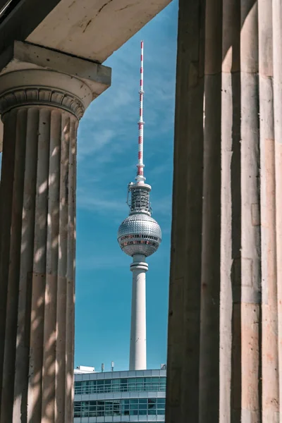 Berlim Alemanha Maio 2019 Vista Incrível Torre Entre Colunata Ilha — Fotografia de Stock