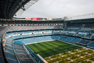 Madrid, İspanya - 2016, 2 Şubat. Santiago Bernabeu Stadyumu Bulutlu bir günde, Futbol Tapınağı 