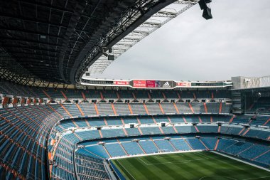 Madrid, İspanya - 2016, 2 Şubat. Santiago Bernabeu Stadyumu Bulutlu bir günde, Futbol Tapınağı 