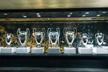 Madrid, İspanya - 2016, 2 Şubat. Real Madrid Şampiyonlar Ligi futbol kulübü, Kupa duyuru panosu 
