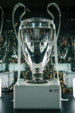 Madrid, İspanya - 2016, 2 Şubat. Real Madrid Şampiyonlar Ligi futbol kulübü, Kupa duyuru panosu 