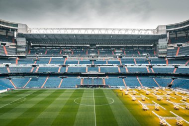 Madrid, İspanya - 2016, 2 Şubat. Santiago Bernabeu Stadyumu Bulutlu bir günde, Futbol Tapınağı 