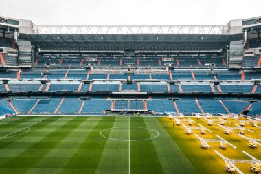 Madrid, İspanya - 2016, 2 Şubat. Santiago Bernabeu Stadyumu Bulutlu bir günde, Futbol Tapınağı 