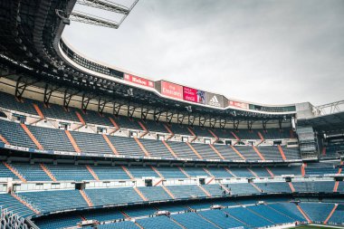 Madrid, İspanya - 2016, 2 Şubat. Santiago Bernabeu Stadyumu Bulutlu bir günde, Futbol Tapınağı 