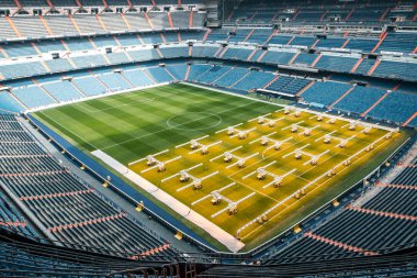 Madrid, İspanya - 2016, 2 Şubat. Santiago Bernabeu Stadyumu Bulutlu bir günde, Futbol Tapınağı 