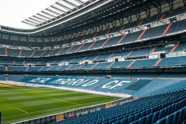 Madrid, İspanya - 2016, 2 Şubat. Santiago Bernabeu Stadyumu Bulutlu bir günde, Futbol Tapınağı 