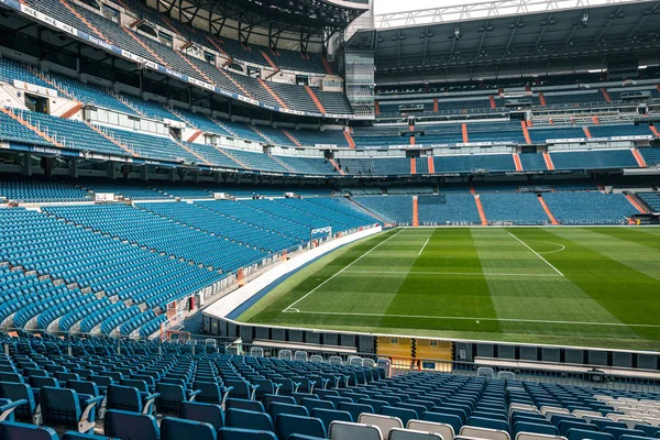 Madrid, İspanya - 2016, 2 Şubat. Santiago Bernabeu Stadyumu Bulutlu bir günde, Futbol Tapınağı 