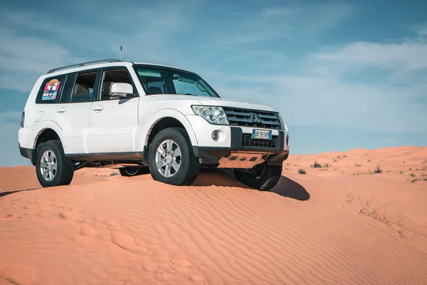 Vakker Bil Ørkenen Eventyrlig Reise Afrika – stockfoto