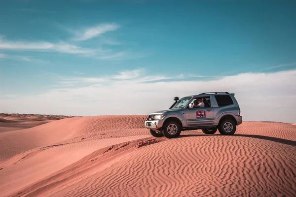 Mitsubishi Pajero Desierto Del Sahara Durante Safari — Foto de Stock