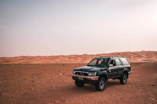 Velho Carro Vintage Deserto — Fotografia de Stock