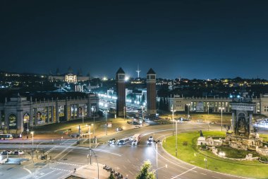 şehrin gece görünümü