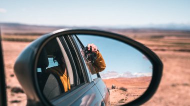 Sahildeki aynanın görüntüsü