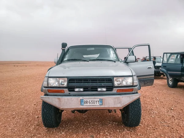 突尼斯 2014年4月26日 乘坐四轮驱动越野车在非洲旅行 撒哈拉沙漠中的冒险 — 图库照片