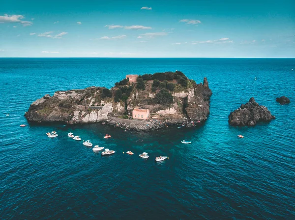 Αεροφωτογραφία Θάλασσα Ηλιόλουστη Μέρα Isola Bella Aci Trezza — Φωτογραφία Αρχείου