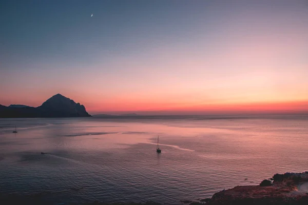 Boat Sunset San Vito Capo Sicily Italy — стокове фото