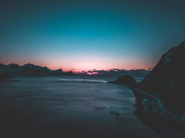 Denizde güzel bir gün batımı, Lofoten Adaları