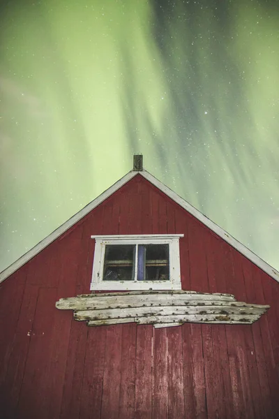 Luces Del Norte Increíble Naturaleza Vista Panorámica Casa Roja Norway —  Fotos de Stock