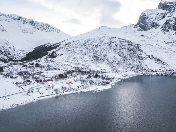 Bela Paisagem Com Montanhas Cobertas Neve — Fotografia de Stock