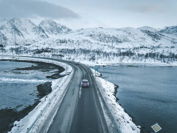 Coche Paisaje Nevado — Foto de Stock