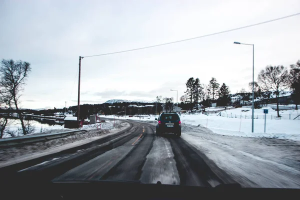 冬季路上的交通情况 — 图库照片