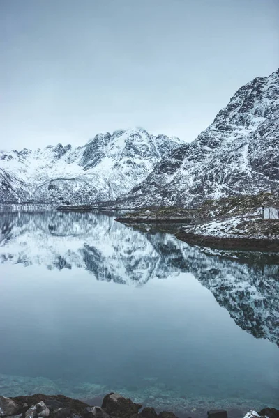 Oppstrynvatnet是Sogn Fjordane县Stryn市的一个湖泊 — 图库照片