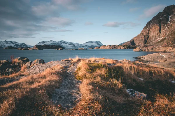 Lofoten Adaları Ndaki Dağda Inanılmaz Bir Gün Batımı — Stok fotoğraf