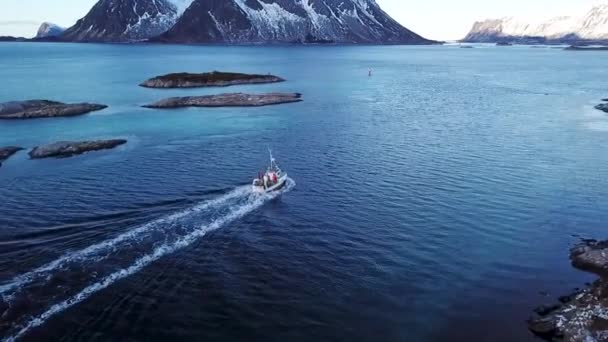 Flygbilder Fiskebåt Atlanten Lofoten Öarna — Stockvideo