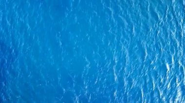 Saf mavi deniz suyunun havadan görünüşü, Atlantik Okyanusu Norveç