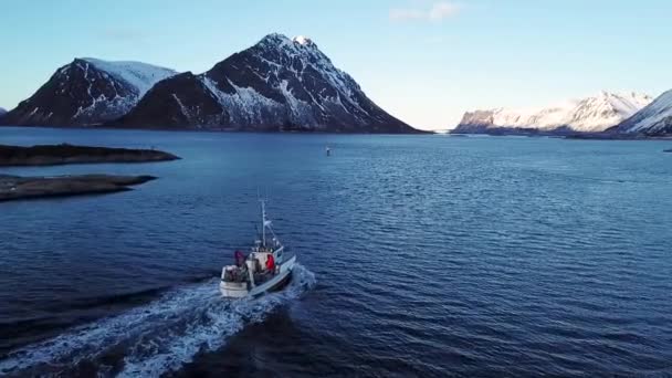 Rybářský Člun Lofotenských Ostrovech Letecké Záběry — Stock video